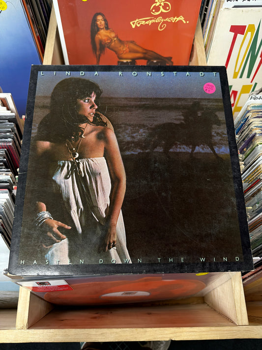 Linda Ronstadt – Hasten Down The Wind 7E-1072 Vinyl LP VG+/VG