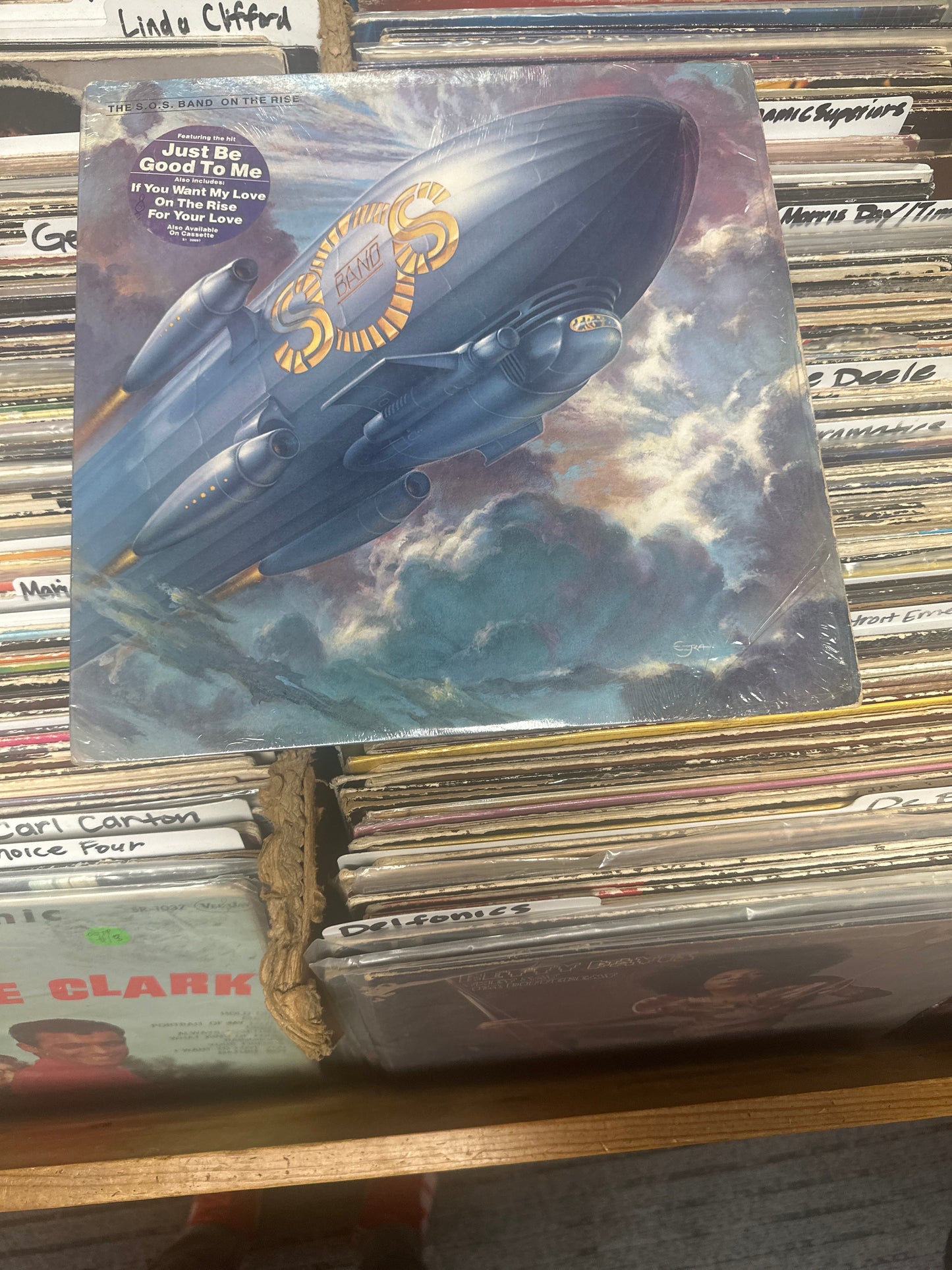 The S.O.S. Band – On The Rise Vinyl LP FZ 38697 VG+/VG+