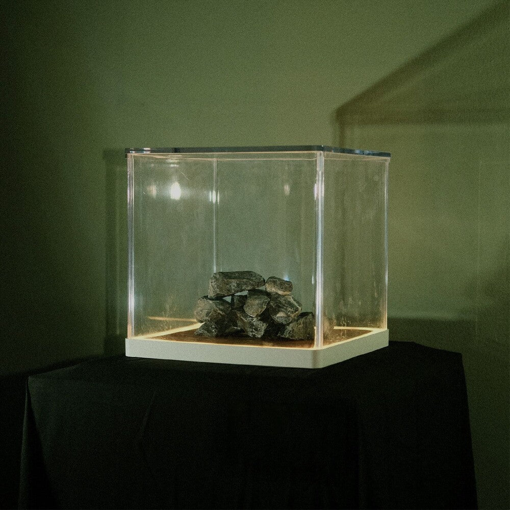 the album cover for Tra Phaidin - Cloch 's Clai